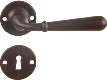 Linea Bertomani 2714 deurklinkset op rozet 50mm ijzer roest