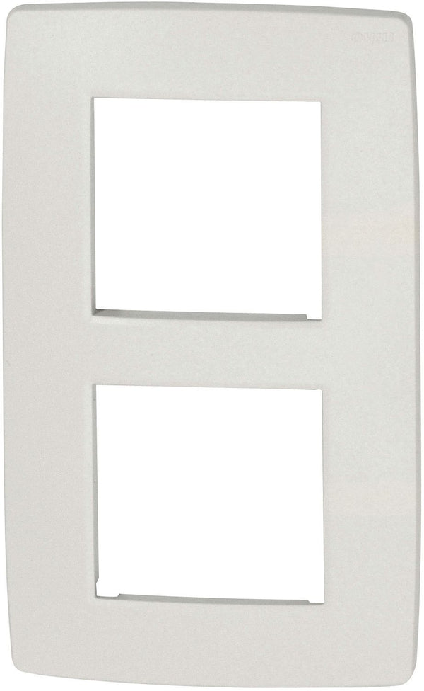 PLAQUE DE FINITION ENCASTR. DOUBLE VERTICALE BLANCHE NIKO