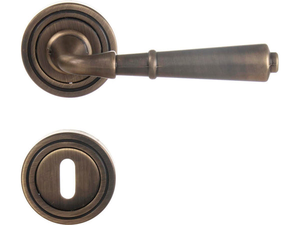 Linea Bertomani Deurklinkset op rozet 52mm brons