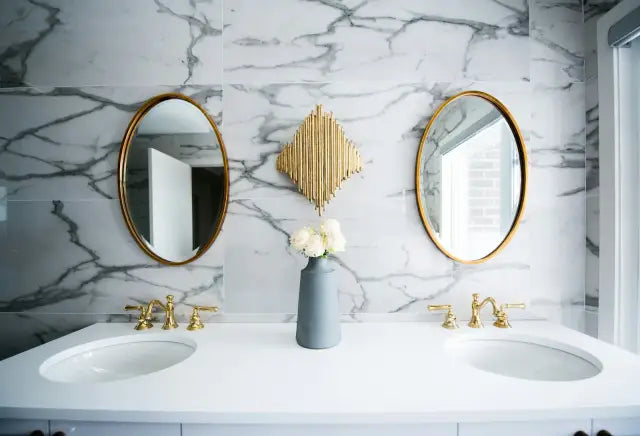 Minimalist bathroom: 10 stone + wood inspirations
