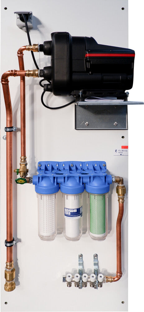 Van Marcke Prefab regenwaterpomp en filter op paneel